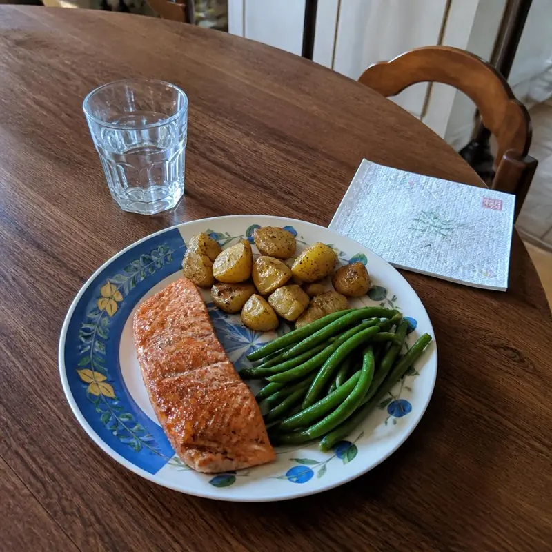 Saumon rôti et pommes de terre